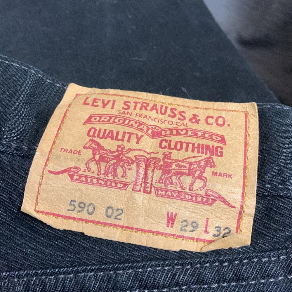 Levis jeans storlek 29/32 snygg svart färg . Jeans & Byxor.
