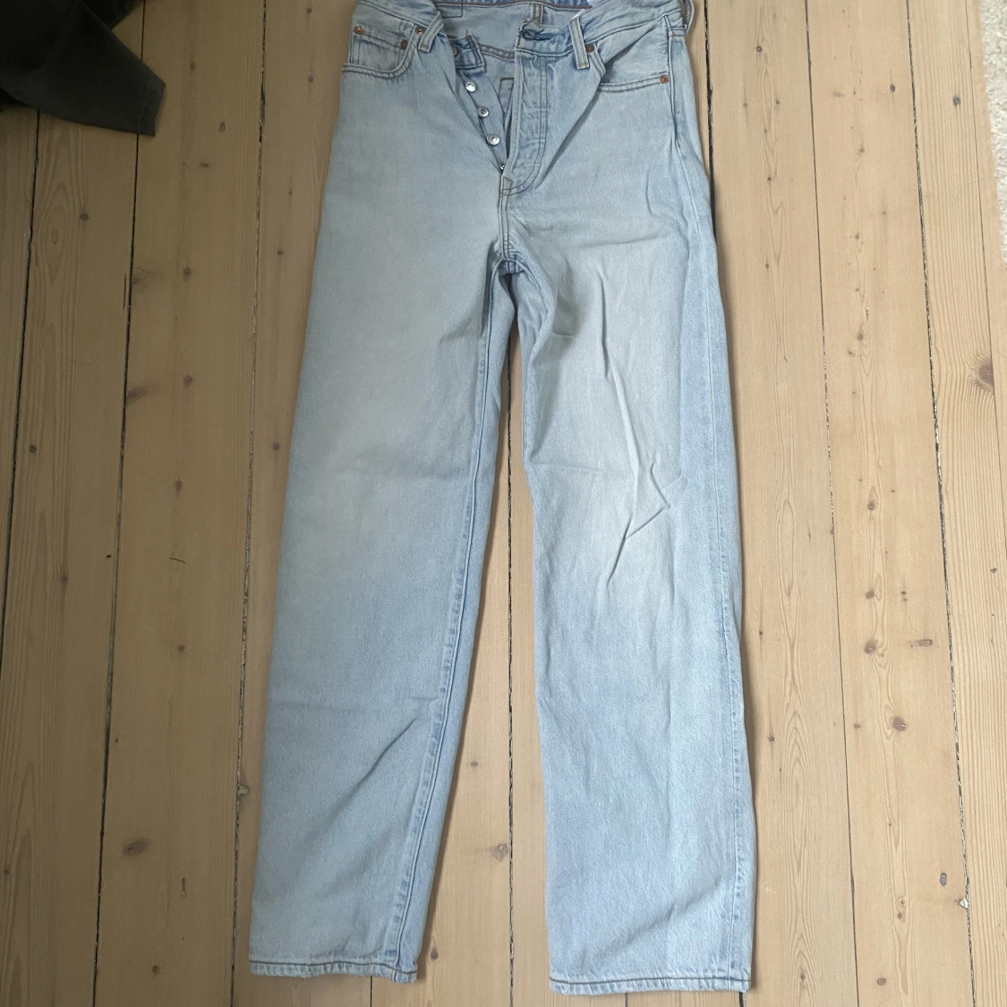 Blå Levis jeans  - 90