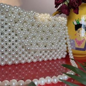 Pearl purse  - Beautiful white pearl purse. Been used a few times.  Lengt: 21 cm 