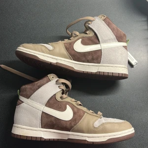 Nike dunk light chocolate - Använt några gånger riktigt sköna och snygga dunks fråga mig så kan jag skicka mer bilder på skorna
