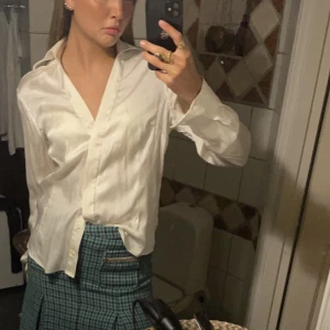 Siden skjorta💕 - Finaste krämvita skjortan i siden Från märket Morris,  made in italy😋