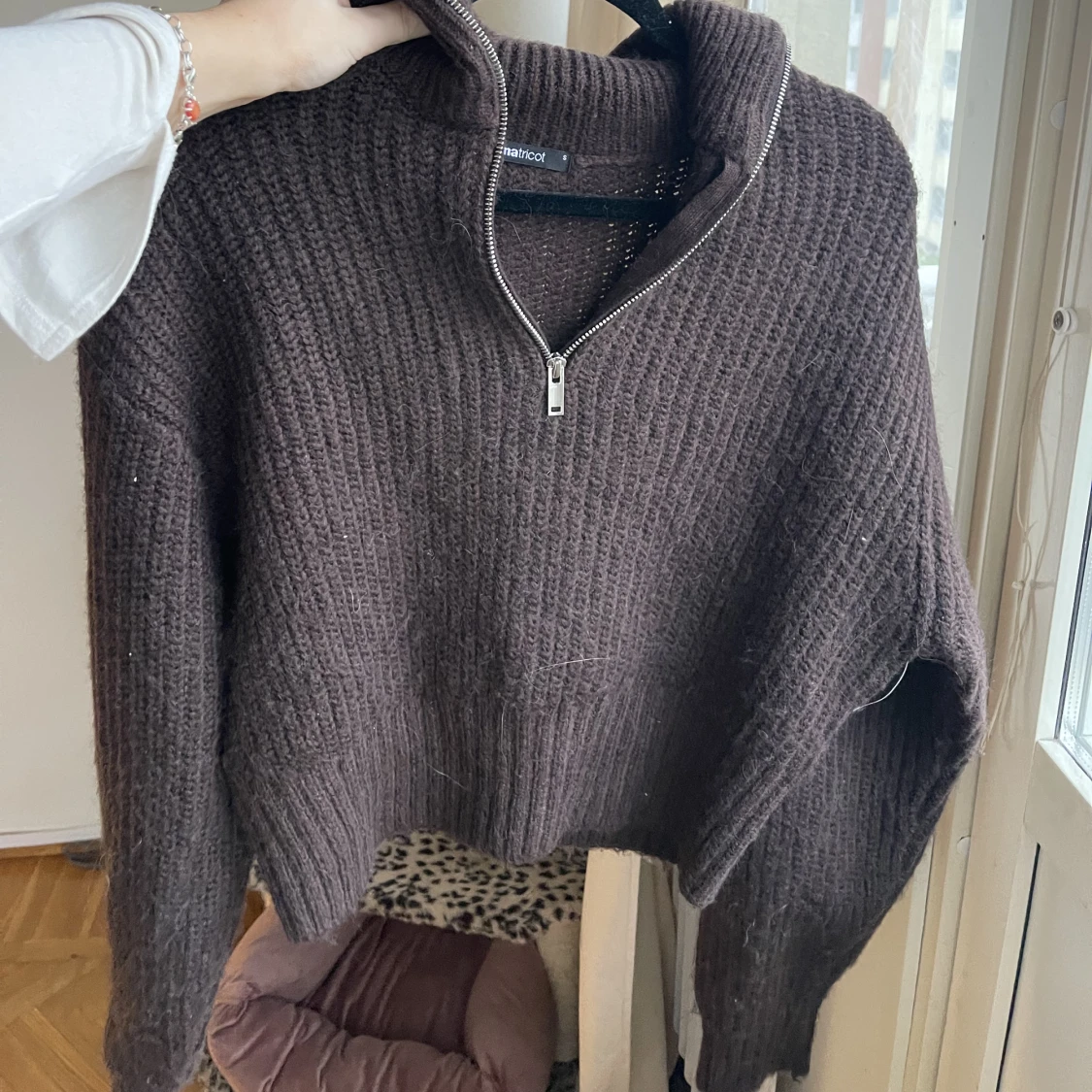 Stickad tröja med zip