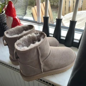 Uggs  - Helt nya uggs, aldrig använda.