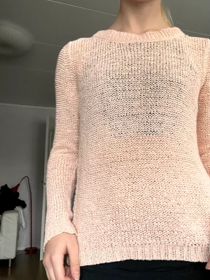 stickad långärmad tröja - Lite genomskinlig, tunn stickad tröja. i Strl S