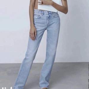 Ljusblåa Mid Rise jeans från zara! Använder dem inte pågrund av att dem är för små för mig. 