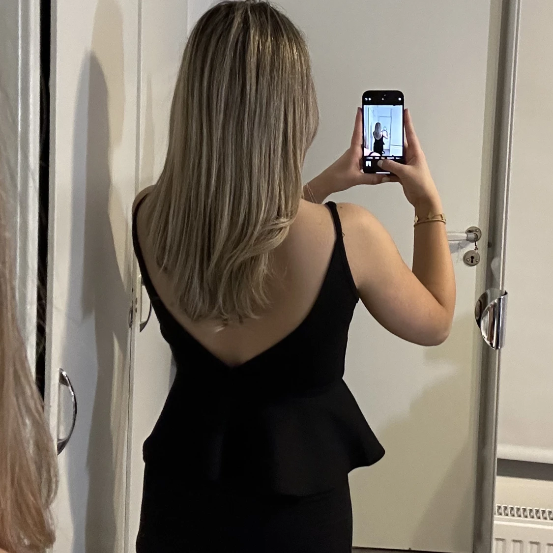 Svart linne med volanger - 90