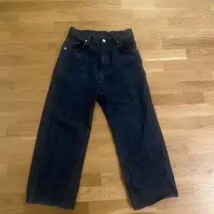 Dessa as feta DF jeans säljer ja pga att dom är för små. Dom är baggy o sitter skönt. Jeansen är lite skrynklig på bilden men de kan fixas! Pris kan diskuteras😄Har nått coolt tyg tryck på bakfickan också.