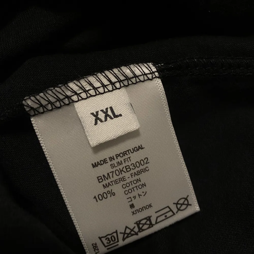 Givenchy t shirt storlek XXL passar även XL. T-shirts.