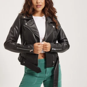 Skinnjacka  - Fin svart skinnjacka 