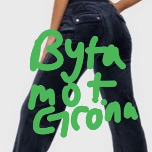 BYTER MÖRKBLÅ JUICY MOT GRÖNA - Hej! Jag vill byta mörkblå juicy couture mot gröna juicy couture! Byxorna har storlek xs, så om du har xs eller xxs. Skriv privat!! Om du vill ha bilder på dom så skickar jag privat! Byxorna köpta jag denna vecka så jag letar iallafall efter nyskick!❤️