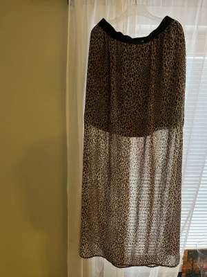 Lång kjol 😇 - Sååå fin kjol till både strand och ute kväll, använt ett få tala gånger😍🏜️  