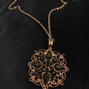 Halsband gothic - Halsband med svarta stenar 