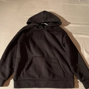 Hoodie - Helt nytt skick, endast provad en gång.