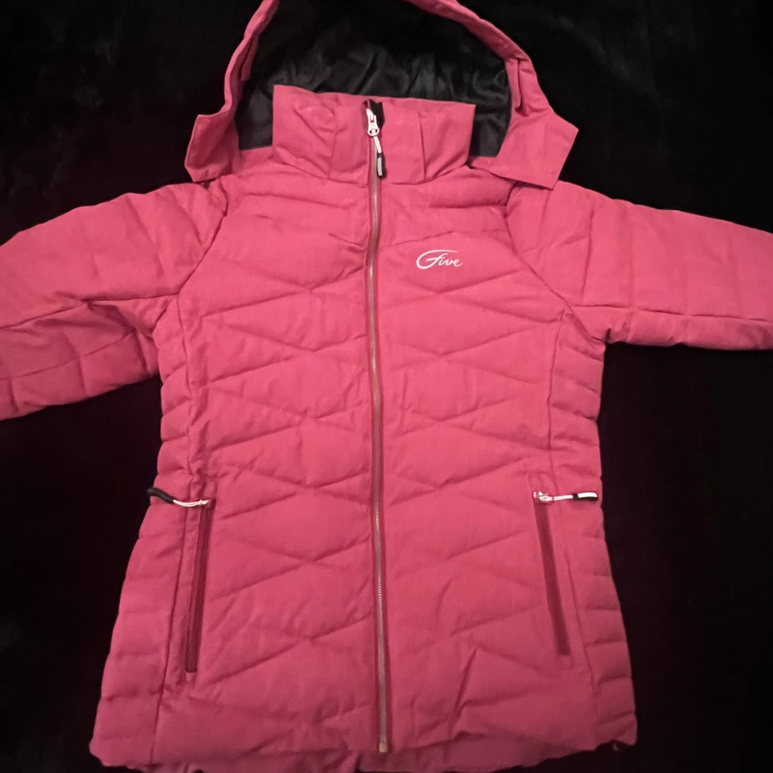 Skidjacka och skidglasögon