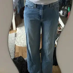 Blå jätte snygga jeans som tyvärr är lite korta