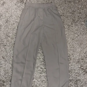 Kostymbyxor - Knappt använda, skriv privat för fler bilder.  90kr + frakt, pris kan diskuteras