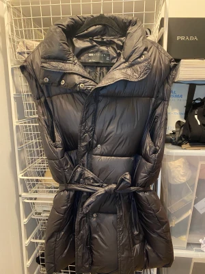 Väst Asos - Oversize puffig väst från ASOS. Använd ett par gånger