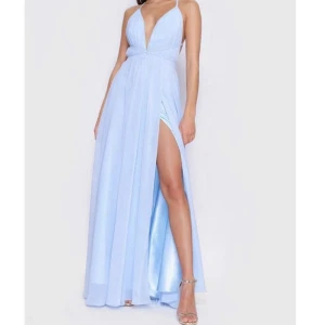 Balklänning - Moa dress, ordinarie pris 1899. Endast använd vid ett tillfälle. Klänningen är i bra skick.