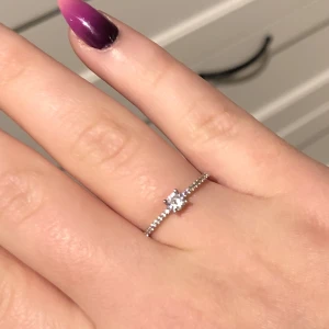 Silverring  - Ring i 925 sterlingsilver. Bara använt ett fåtal gånger. Väldigt bra skick. Storleken är ca 17,5/18. Frakt 15kr❤️