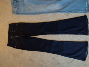 G-star Jens st 26 - G-star jeans i stretch låg midja utsvängda ben använda 1 gång 150 sek