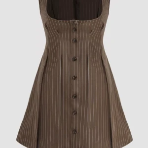 Klänning - Superfin klänning att ha över en longsleeve eller skjorta, älskar den🖤 köpt på cider