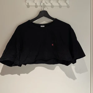  Cropped T-shirt  - Bara att skriva om fler bilder eller mått önskas ☺️