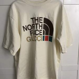 Gucci X The North Face T-shirt Köpt för 4700kr Skick 9/10 Äkta  Tags finns kvar