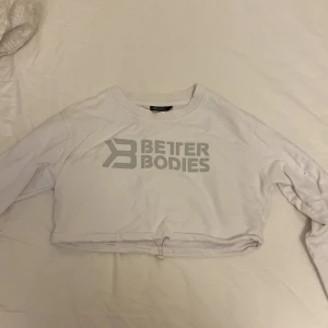 Betterbodies tröja - Använd några gånger men är i fint skick. Den är långärmad men croppad i midjan/under brösten! Storlek s 