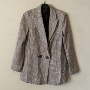 Kavaj strl. XS från. Zara - Som ny, endast skrynklig. 