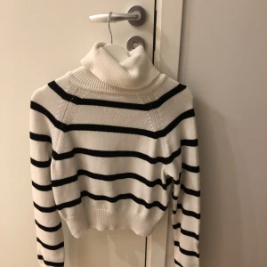 Randig stickad tröja - Nyskick