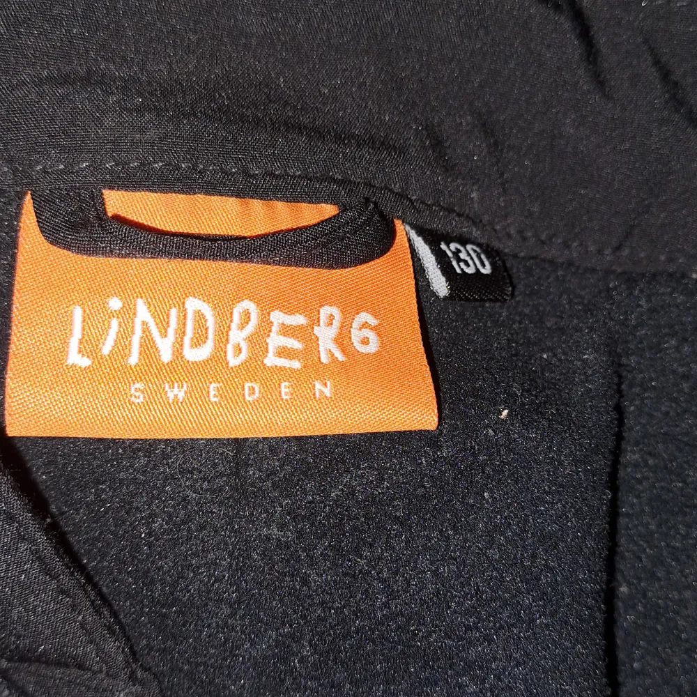 Använda skidbyxor/vinterbyxor från Lindberg i fint skick. . Jeans & Byxor.
