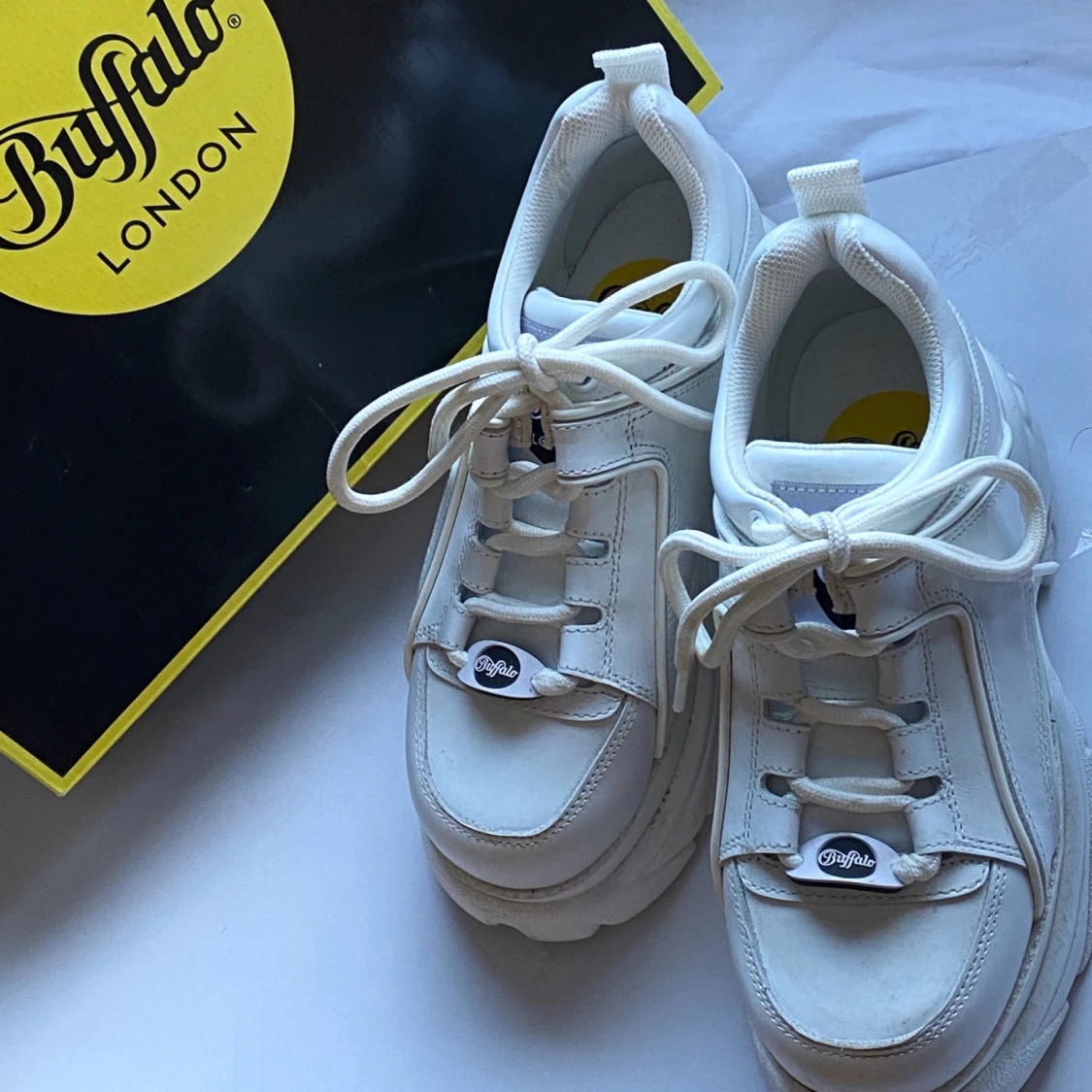 Buffalo skor: Cow Leather White