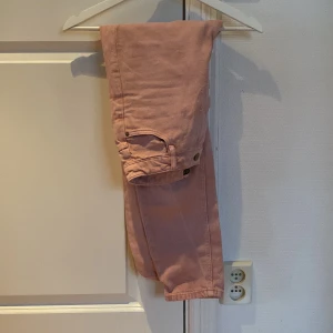Rosa Jeans - Välanvända men i bra skick. Frakten ingår också priset