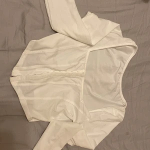 Vit tröja  - Priset kan diskuteras 