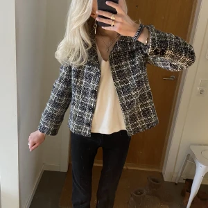 Jacka - Såå sjukt snygg jacka/ kavaj från sailor, storlek 12 men skulle säga att den är som en S