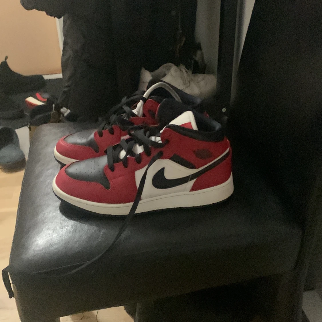 Nike Jordan  vita och röda skor - 90