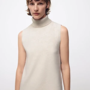 Polo tröja Zara - Säljer denna oanvända Polo tröja från Zara. Den sitter superfint på att är i ett så skönt material. Inköpspris 199 säljer för 100 kr