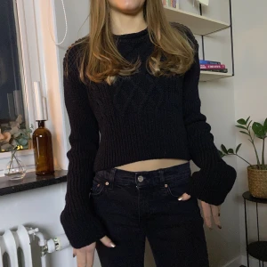 Stickad tröja  - Svart stickad tröja från Chiquelle i storlek onesies men skulle säga s/m💕