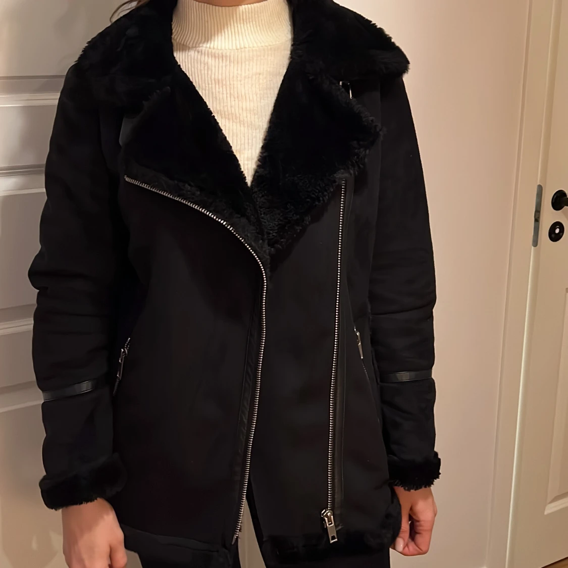 Svart jacka pull and bear