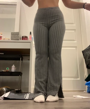 Kostym byxor  - Använder knappast dom här känns ganska tajta på mig.