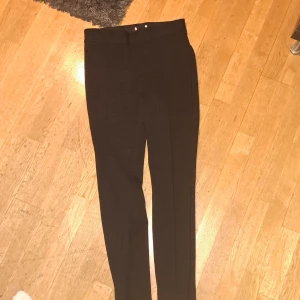 Slags stl 38 - Svarta kostym byxor stl 38