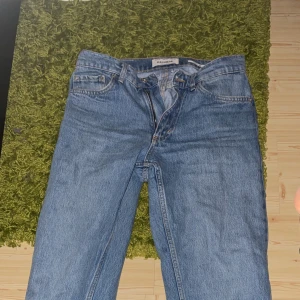 PULL&BEAR Jeans  - Säljer mina pull&bear Jeans som köptes för 379kr jag säljer för dom blivit för små, säljer för 150kr. Pris kan diskuteras vid snabb affär, hör av er av vid frågor👍