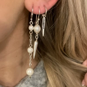 Pärl örhängen  - Ringarna är äkta silver, resten nej! Jag har gjort dessa själv❤️‍🔥