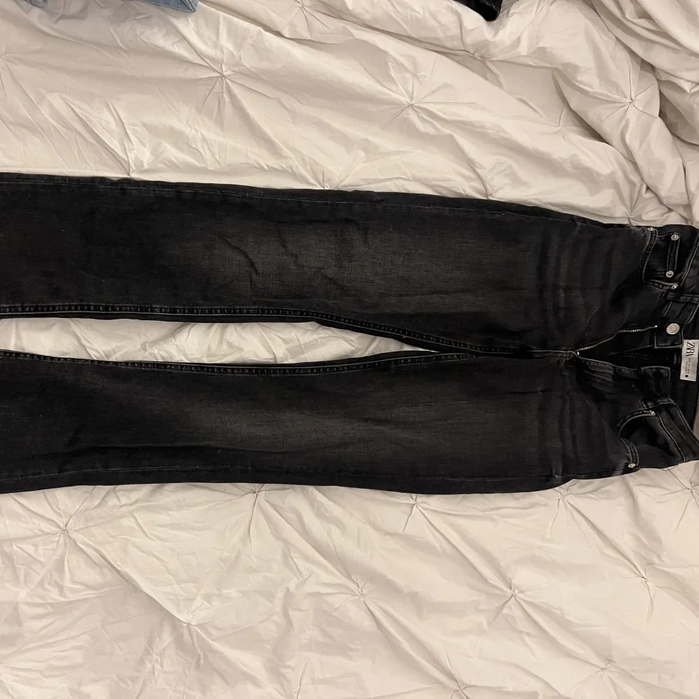 Jeans från zara i storlek 23 men passar även 36. Jeans & Byxor.