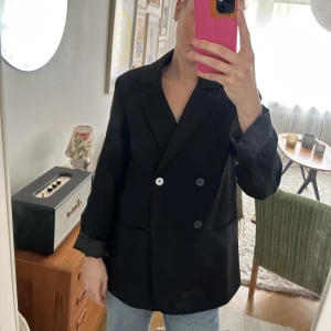 Svart kavaj - Kavaj storlek 36 men en oversized modell