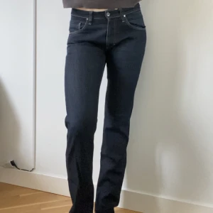 Lågmidjade jeans - Lågmidjade jeans från tiger of sweden köpta secondhand, passar s, spårbar frakt 69kr💕