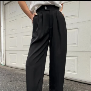 Kostym byxa  - Jättefin kostym byxa, helt ny och oanvänd. Storleken L men passar även för storlek M 💗 GRATIS FRAKT fram till 18 april så tryck på KÖP NU :)