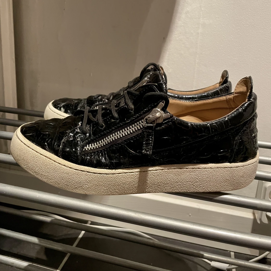 Svarta Giuseppe Zanottis - 90