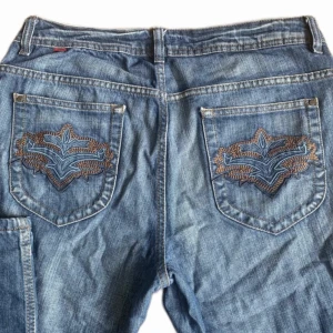 Lågmidjade jeans - Lågmidjade jeans med fina fickor💖