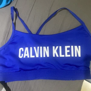Calvin klein BH -  äkta Clavin klein Sport bra! Very comfortable and good material😊💙 Price can be discussed:)